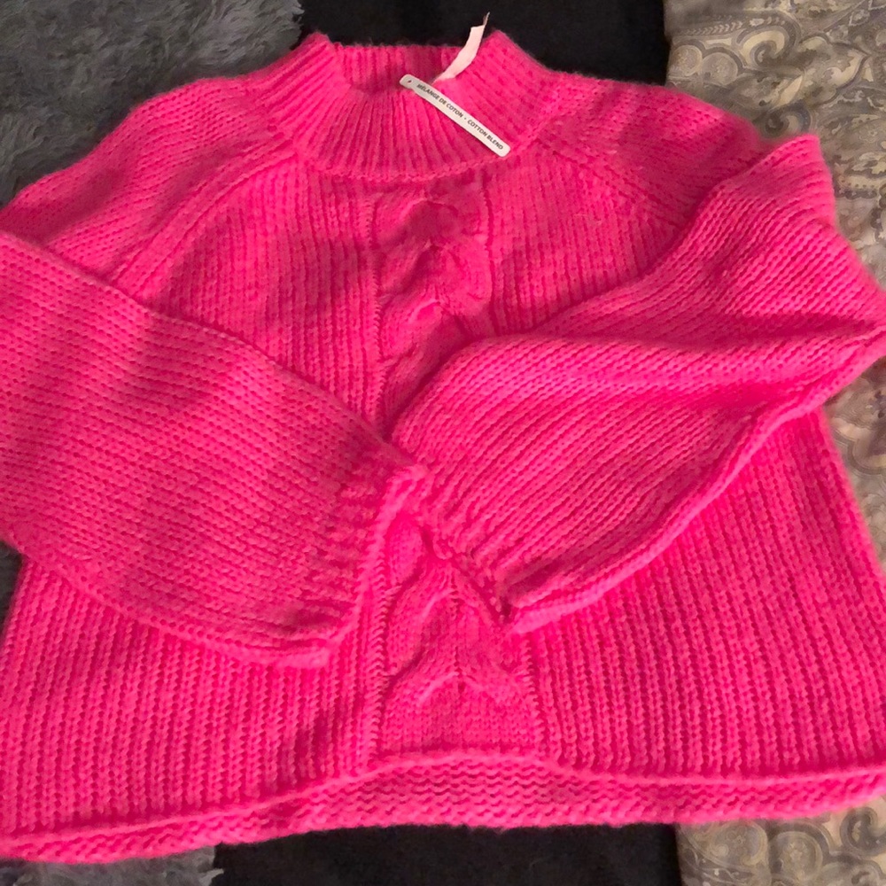 Women’s sz Medium neon pink sweater